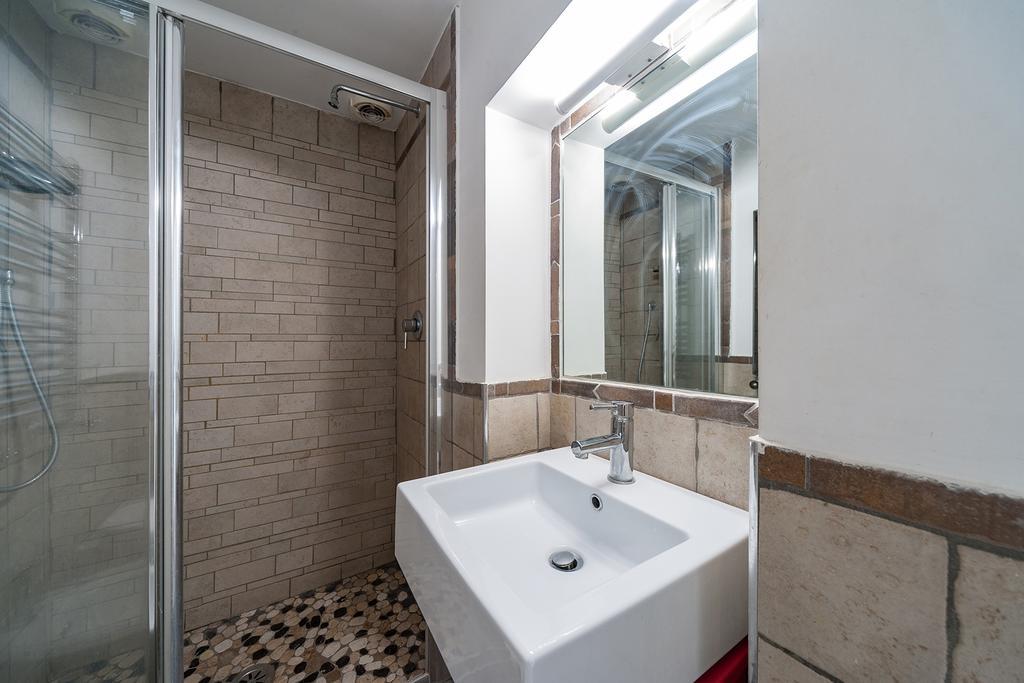 Sasa House Hotel Рим Екстериор снимка